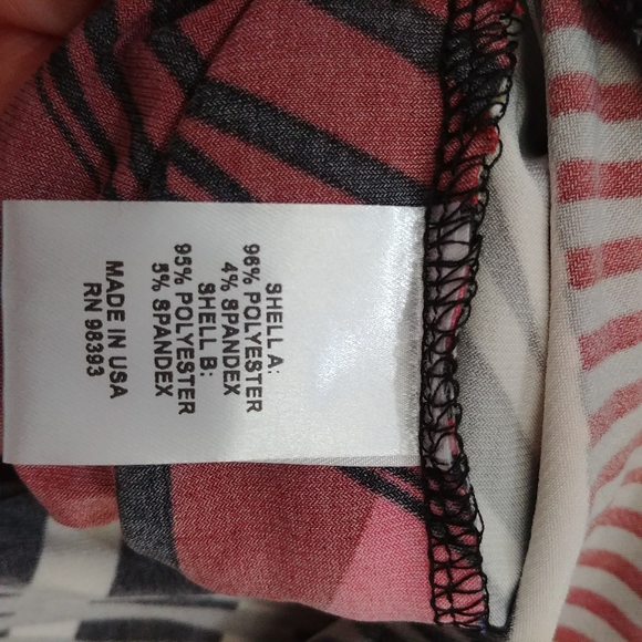 ✨3 for $30✨ Print Tunic w/ Button Detail NWOT - Picture 9 of 9